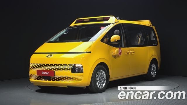 Hyundai Staria L3.5 Schulbus 13-Sitzer