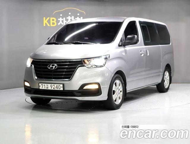 Hyundai Starex Kombi 12-Sitzer Smart