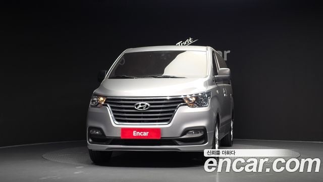 Hyundai Starex Wegeon 11-Seater Smart