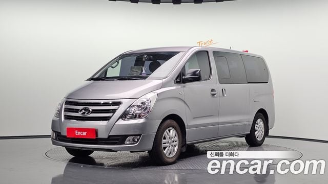 Hyundai Starex 12-Seater Wagon Smart