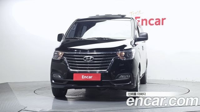 Hyundai Starex 4WD Wegeon 12-Seater Modern