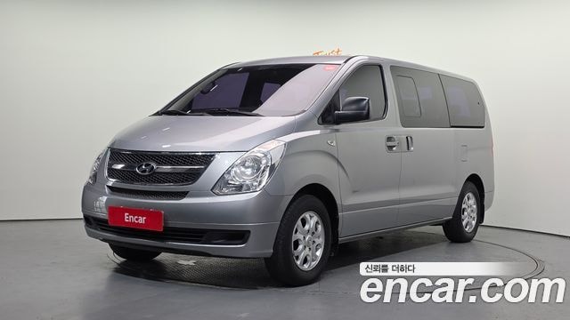 Hyundai Starex 12-Sitzer Kombi CVX Deluxe